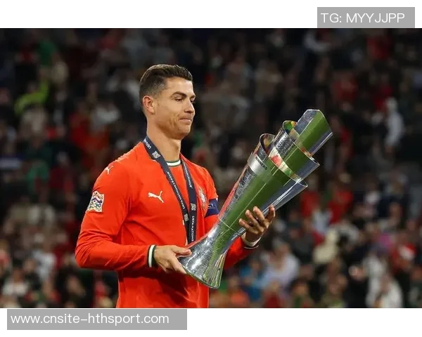 C罗梅开二度助力球队获胜并荣获上轮沙特联最佳进球奖杯