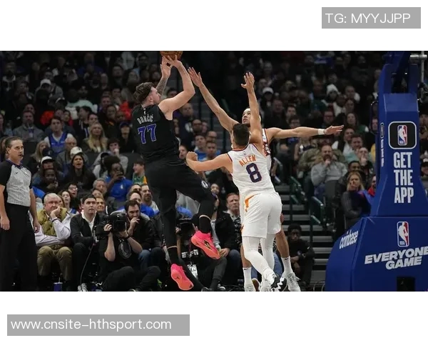 独行侠对阵公牛华盛顿因脚踝扭伤缺席场均147分74板的他将缺阵